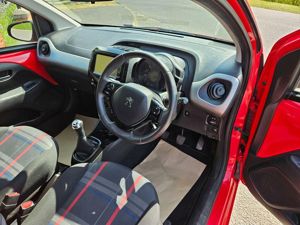 Peugeot 108 Hatchback 1.2 Vti Puretech Allure Euro 5 2015 FV15GHN Red #2