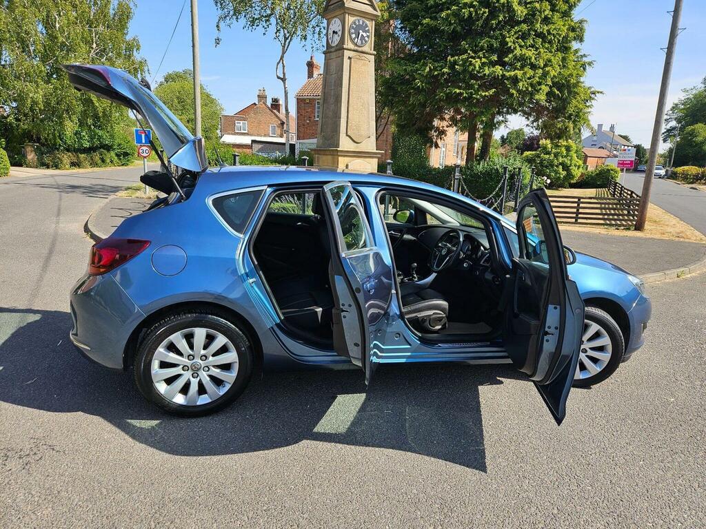 Vauxhall Astra Hatchback 2.0 Cdti Ecoflex Elite Euro 5 Ss BG64CBU Blue #3
