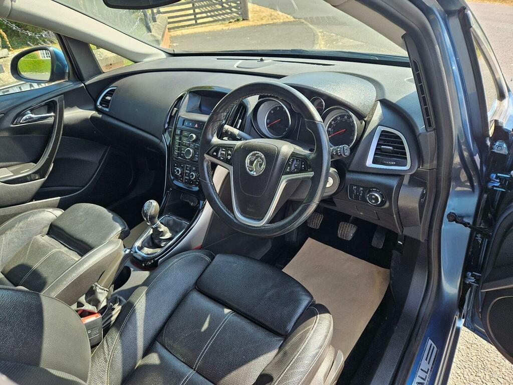 Vauxhall Astra Hatchback 2.0 Cdti Ecoflex Elite Euro 5 Ss BG64CBU Blue #2