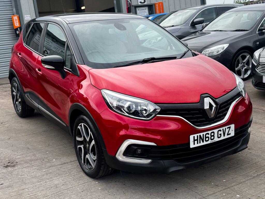 Renault Captur Iconic Red