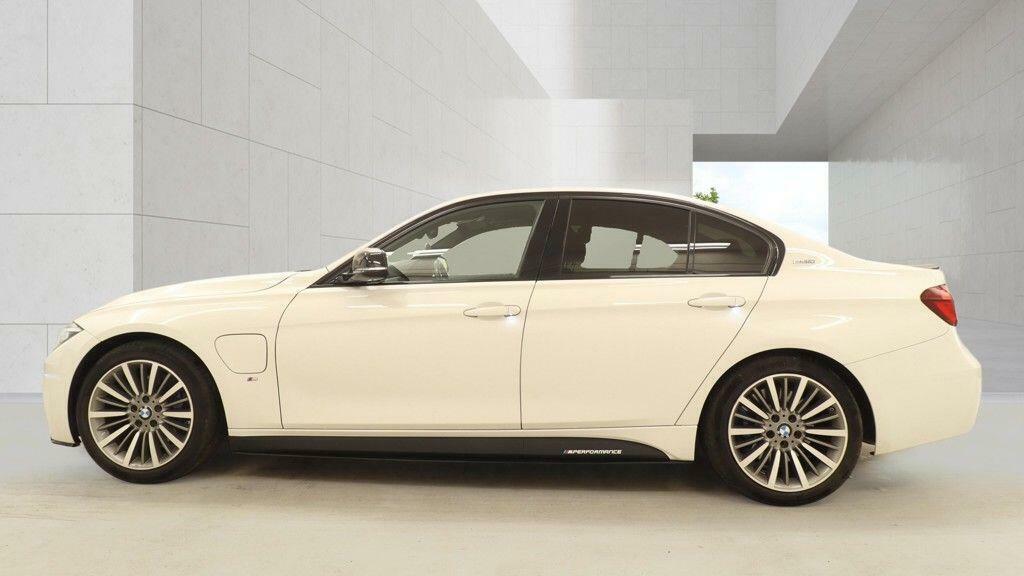 BMW 3 Series 330E M Sport Shadow Edition DS18UDU White #5