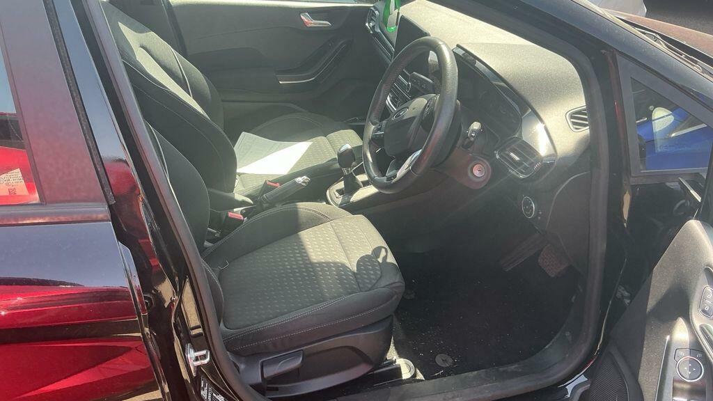 Ford Fiesta Hatchback EU68SBV #6