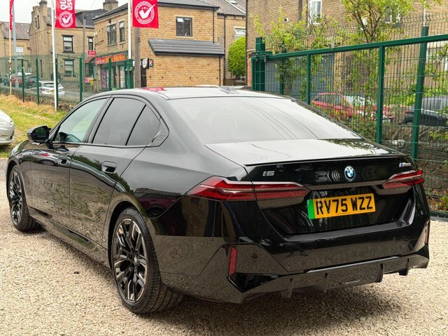 BMW i5 Saloon Black #5