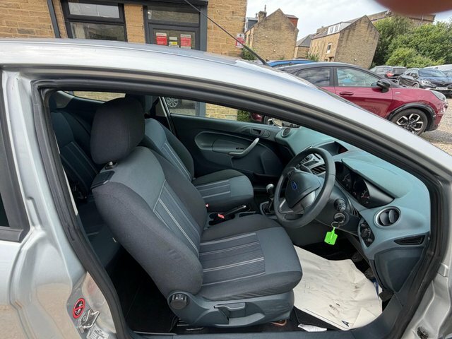 Ford Fiesta 1.25 Zetec Hatchback 133 Gkm, Black #10