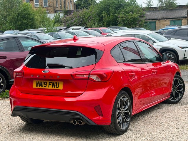 Ford Focus Hatchback Red #5