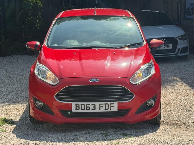 Ford Fiesta Hatchback Red #2