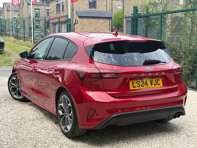 Ford Focus Hatchback LS24VJC Red #4