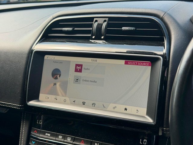 Jaguar F-Pace 2.0 Portfolio Awd 178 Bhp Blue #28