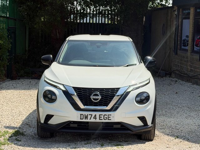 Nissan Juke Suv White #3