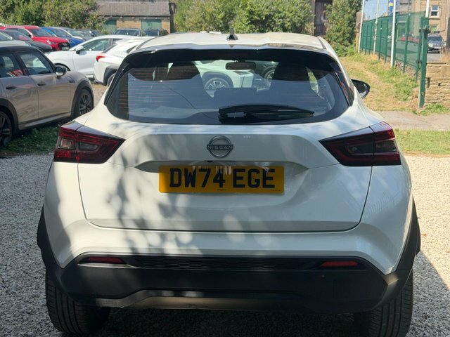 Nissan Juke Suv White #4