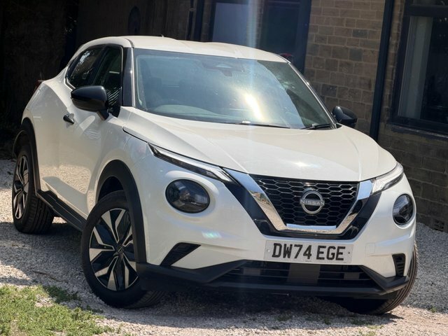 Nissan Juke Suv White #2