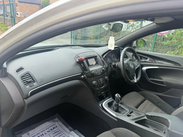 Vauxhall Insignia 1.8 Sri 138 Bhp Silver #20