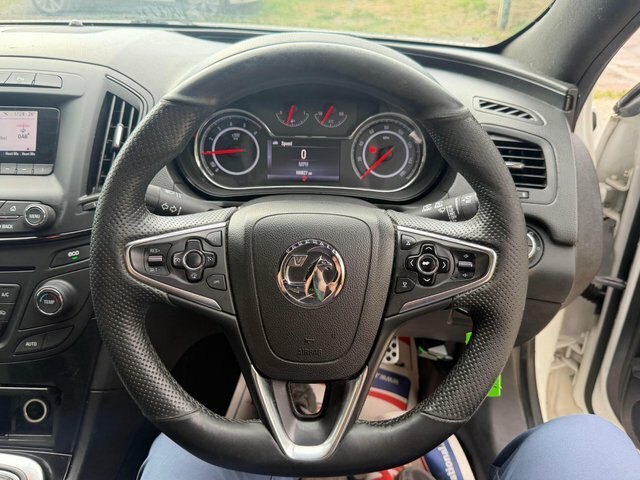 Vauxhall Insignia 1.8 Sri 138 Bhp Silver #14
