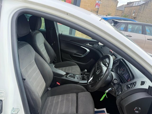 Vauxhall Insignia 1.8 Sri 138 Bhp Silver #9