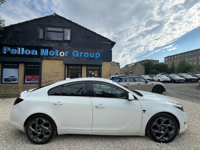 Vauxhall Insignia Hatchback White #4
