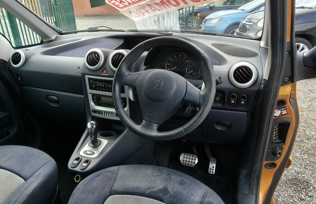 Peugeot Hatchback KX07XRP Blue #5