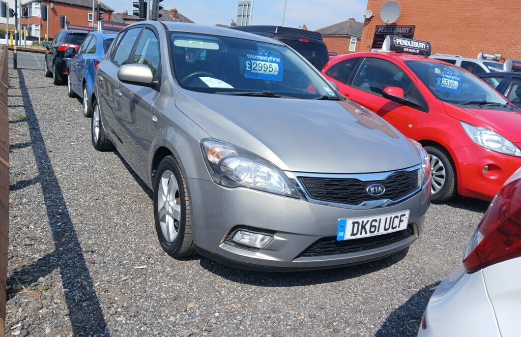 Kia Ceed Hatchback Black #5
