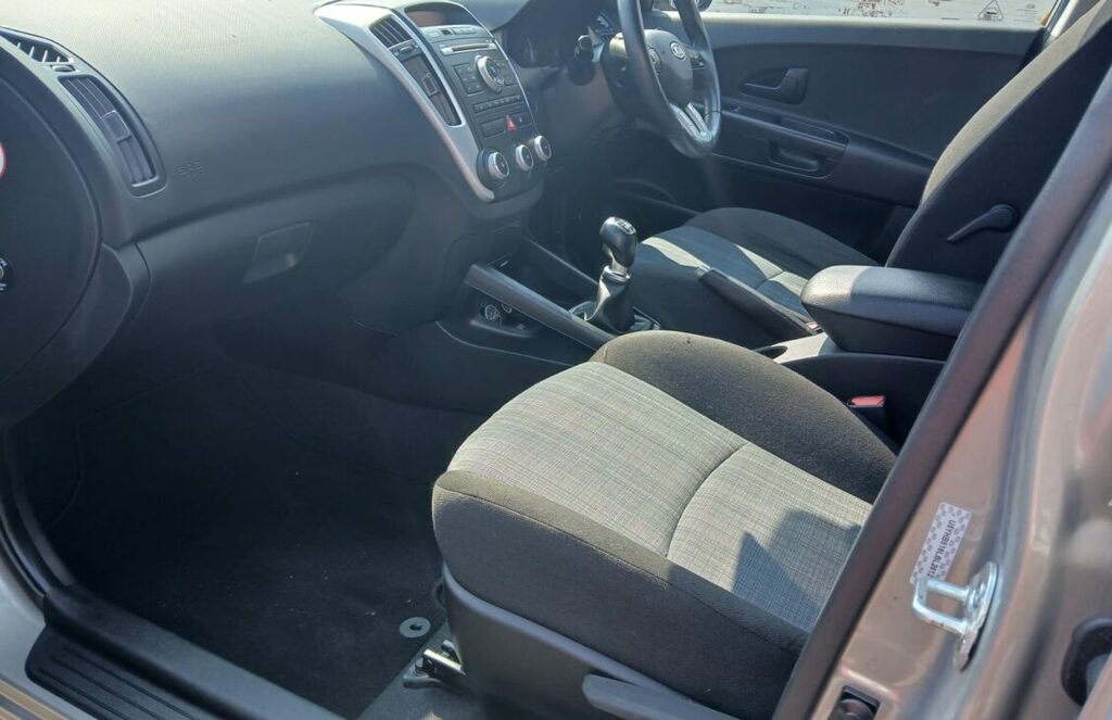 Kia Ceed Hatchback Black #6