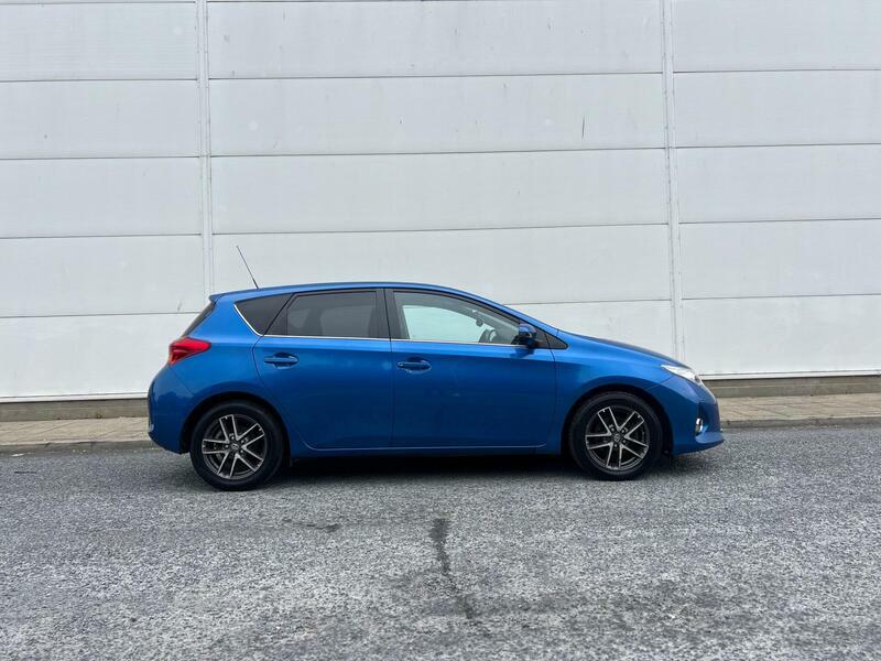 Toyota Auris 1.6 V-matic Excel Multidrive S Blue #28