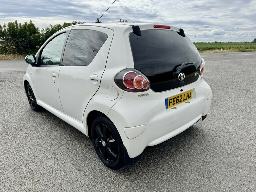 Toyota Aygo 1.0 Vvt-i Fire FE62LHA White #4