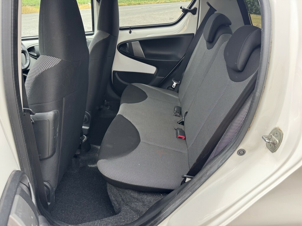 Toyota Aygo 1.0 Vvt-i Fire FE62LHA White #6