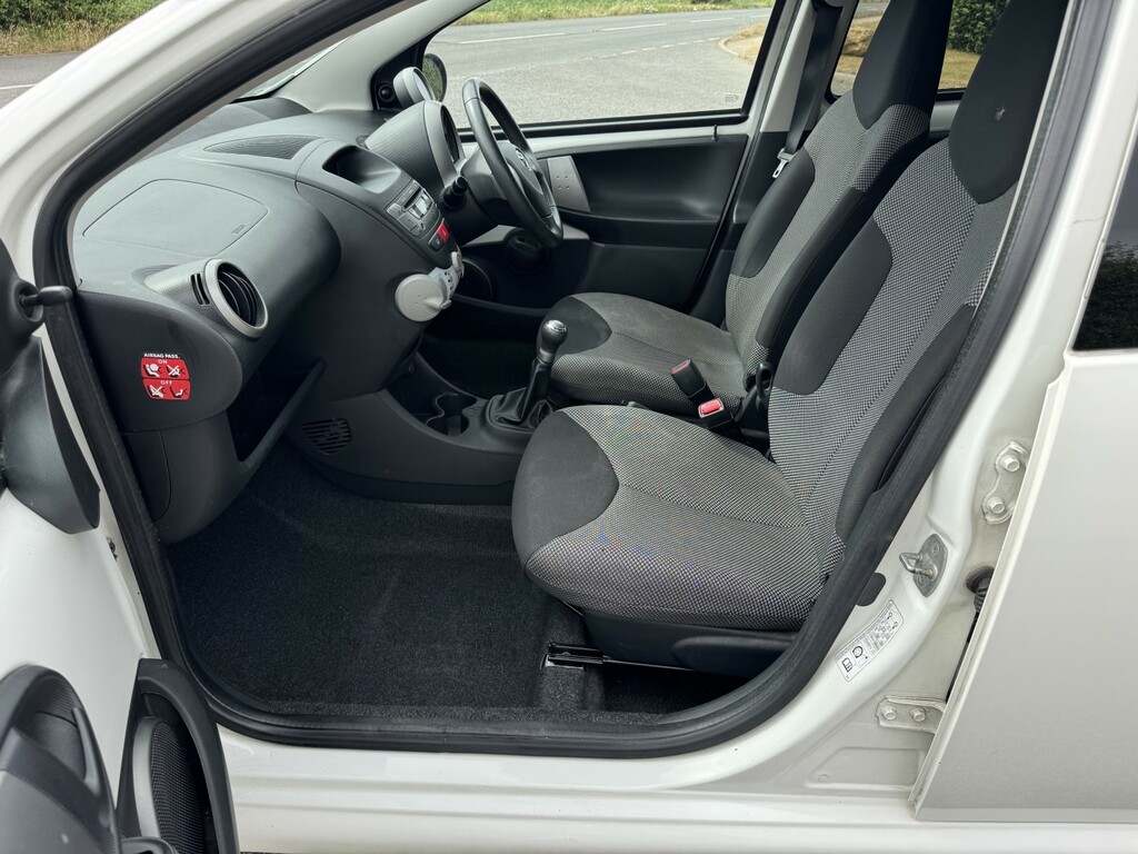 Toyota Aygo 1.0 Vvt-i Fire FE62LHA White #5