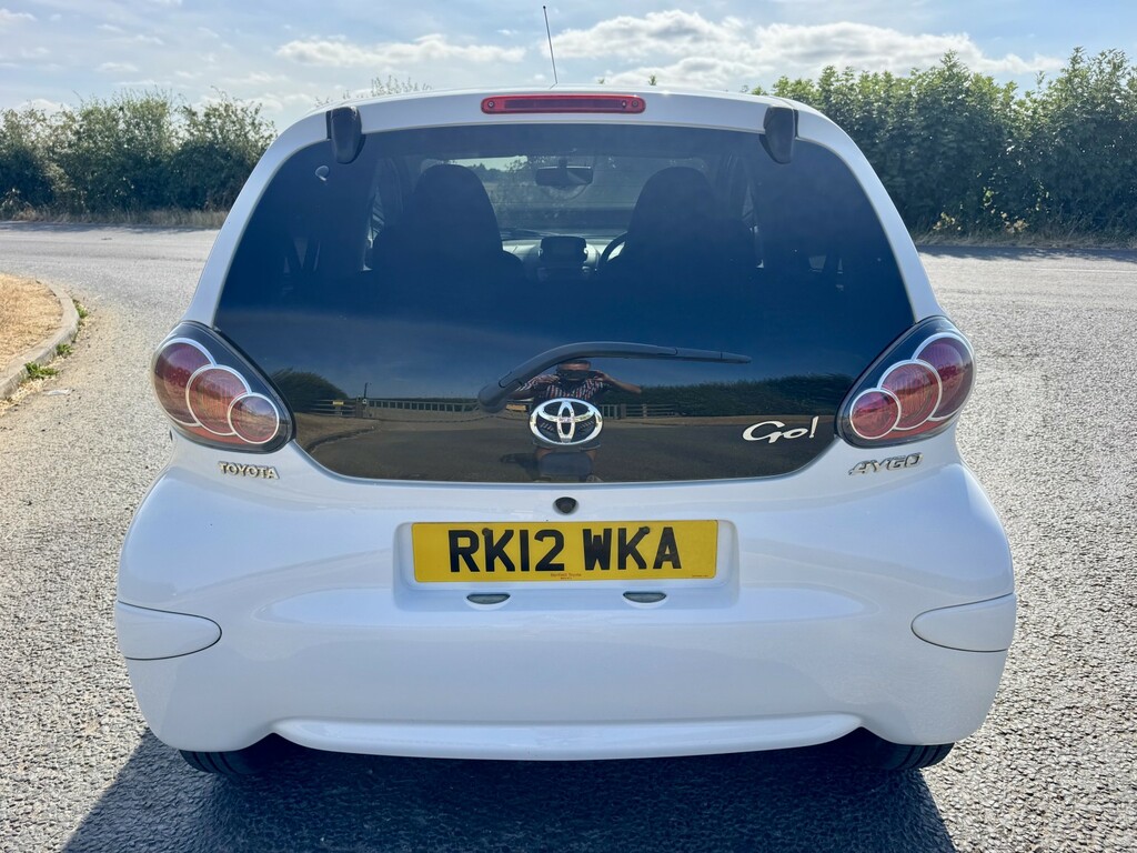 Toyota Aygo Fire White #18