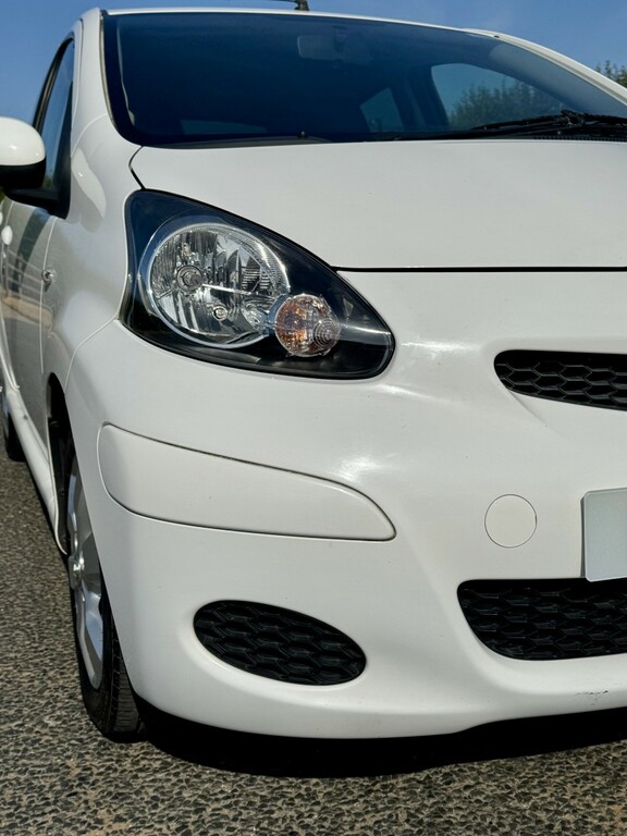 Toyota Aygo Fire White #15