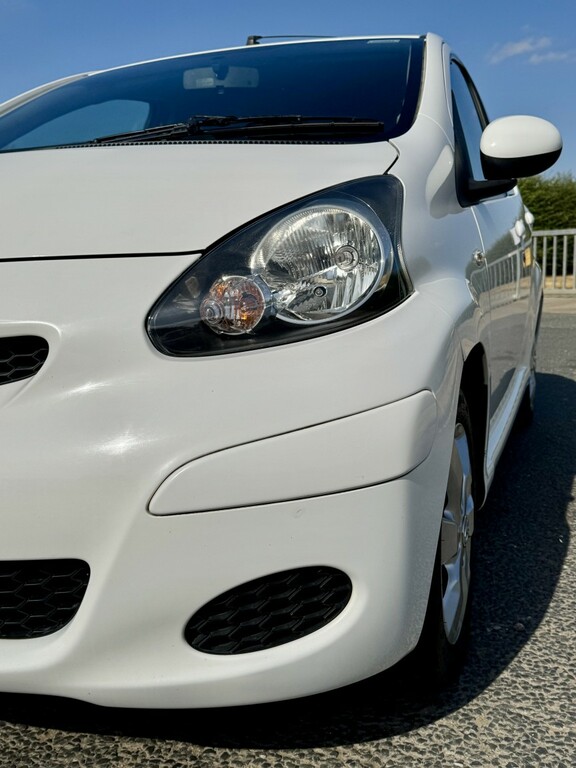 Toyota Aygo Fire White #17