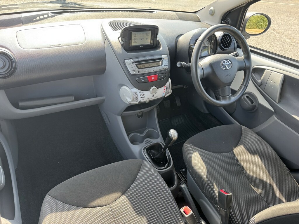 Toyota Aygo Fire White #22