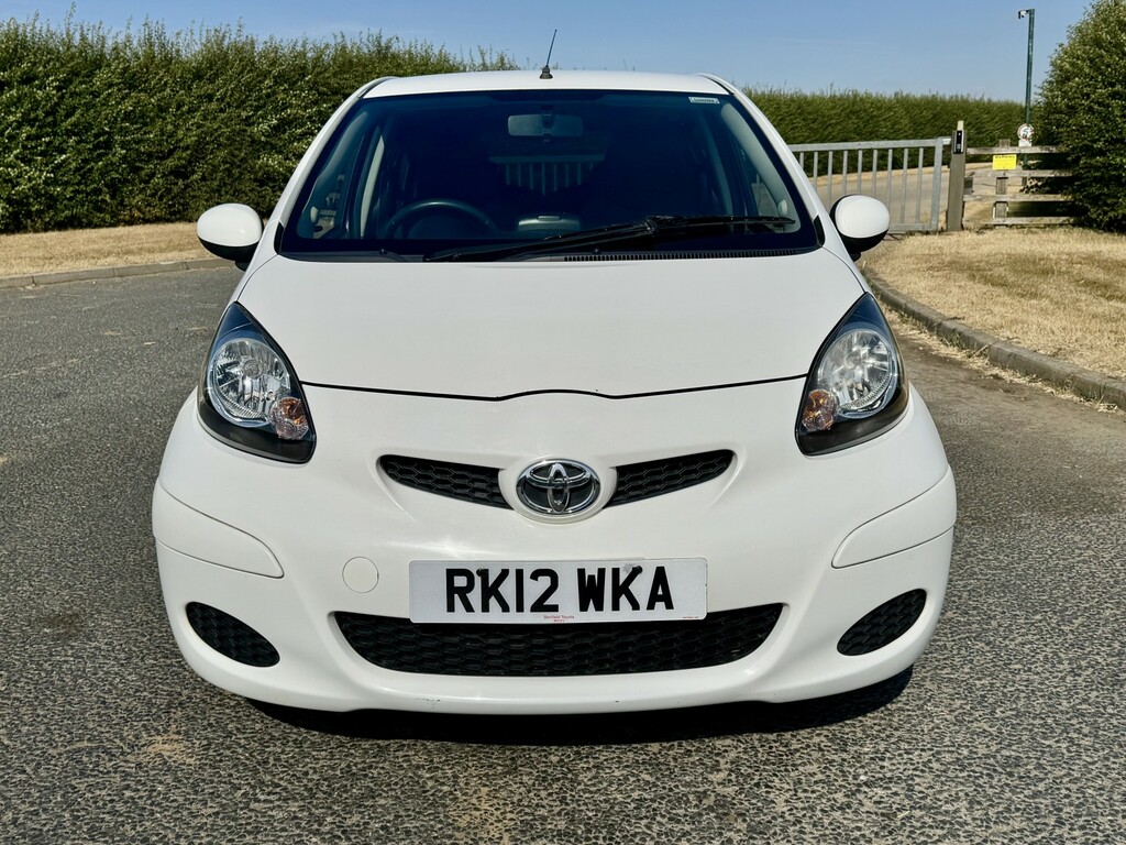 Toyota Aygo Fire White #16