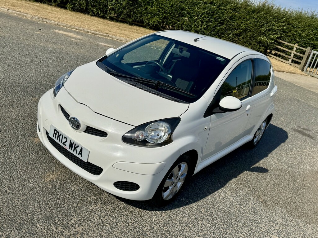 Toyota Aygo Fire White #27