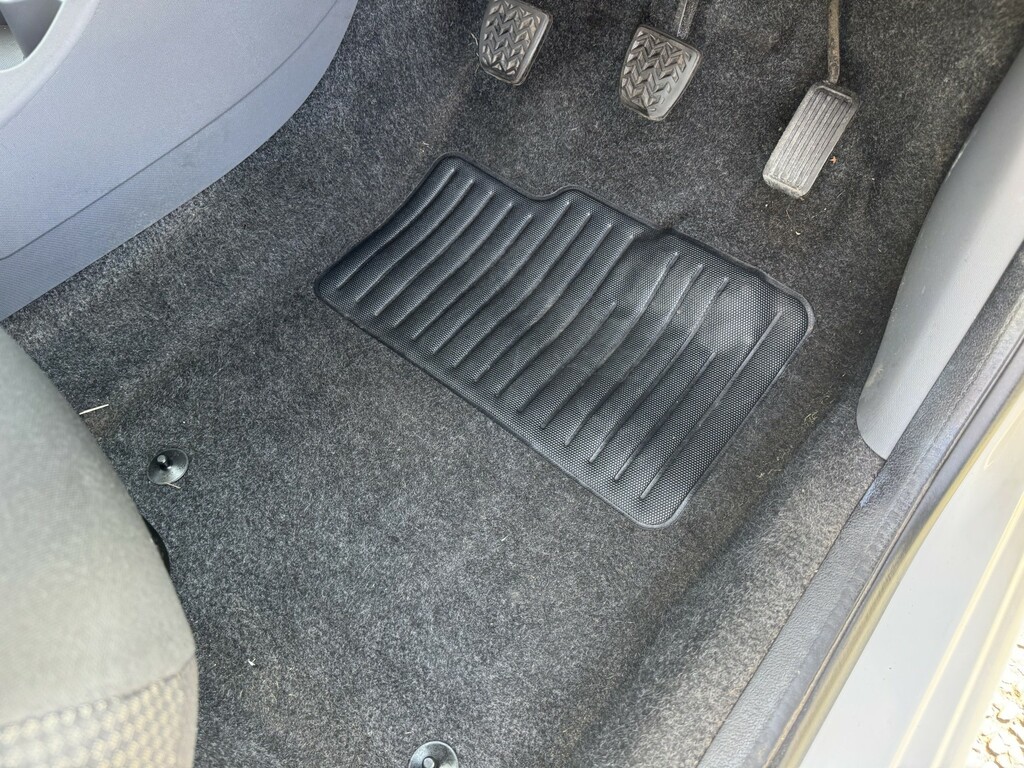 Toyota Aygo Fire White #12