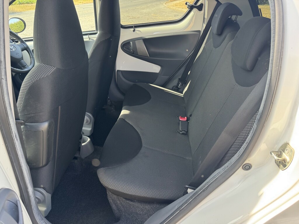 Toyota Aygo Fire White #21