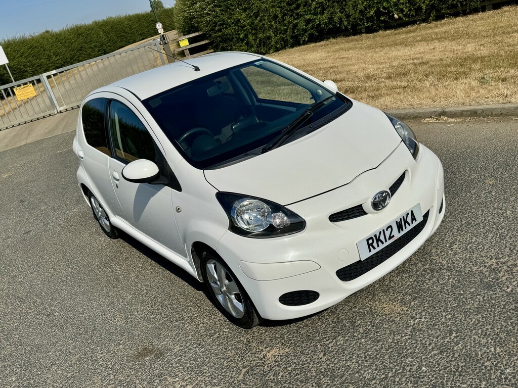 Toyota Aygo Fire White #26