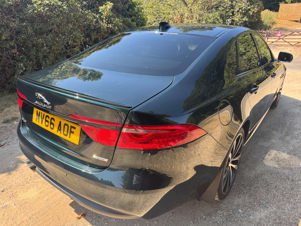 Jaguar XF D R-sport Black #40