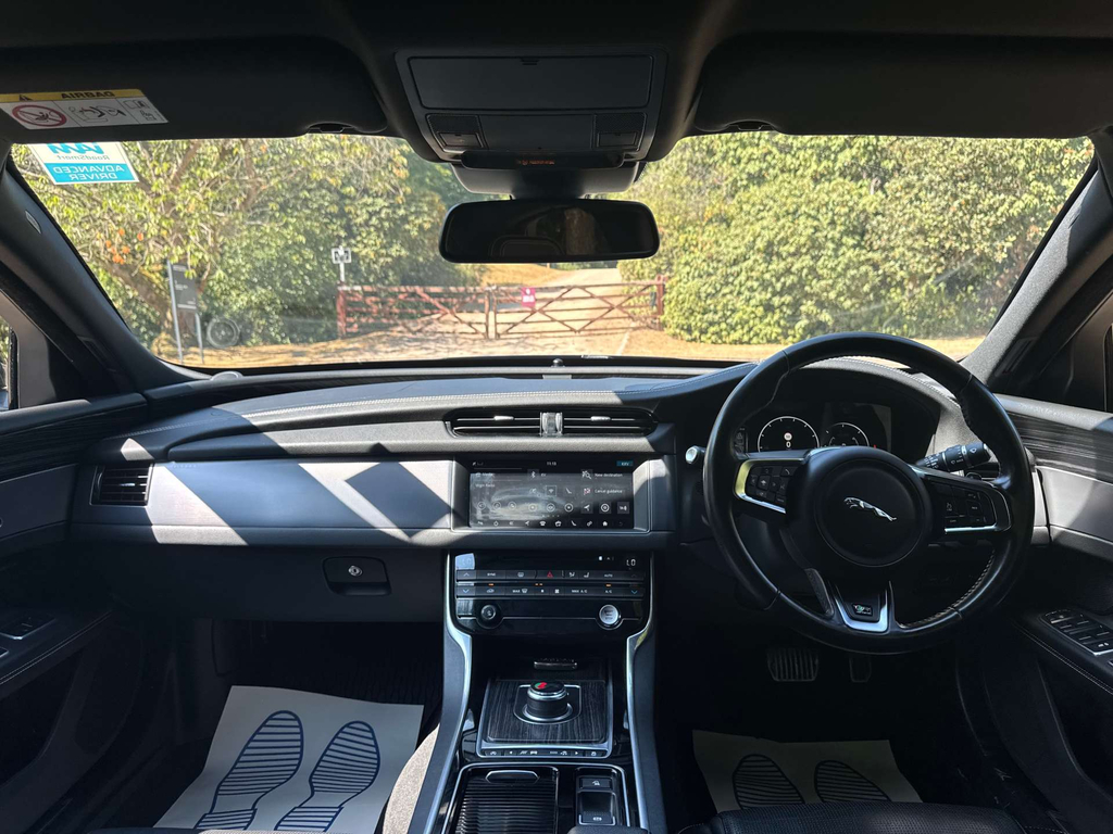 Jaguar XF D R-sport Black #16