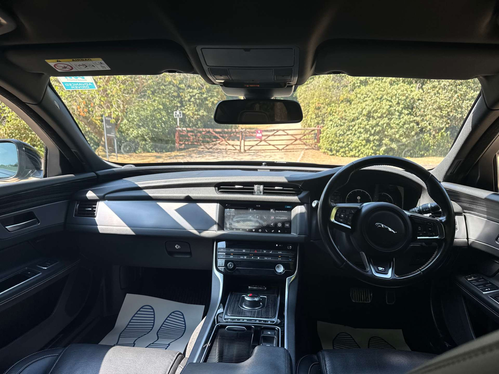 Jaguar XF D R-sport Black #24