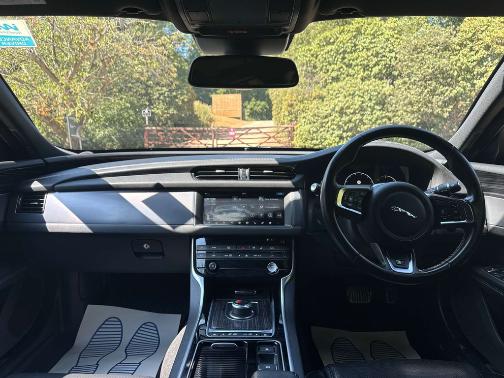 Jaguar XF D R-sport Black #18