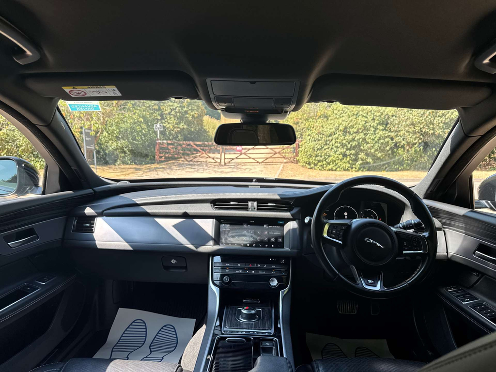 Jaguar XF D R-sport Black #9