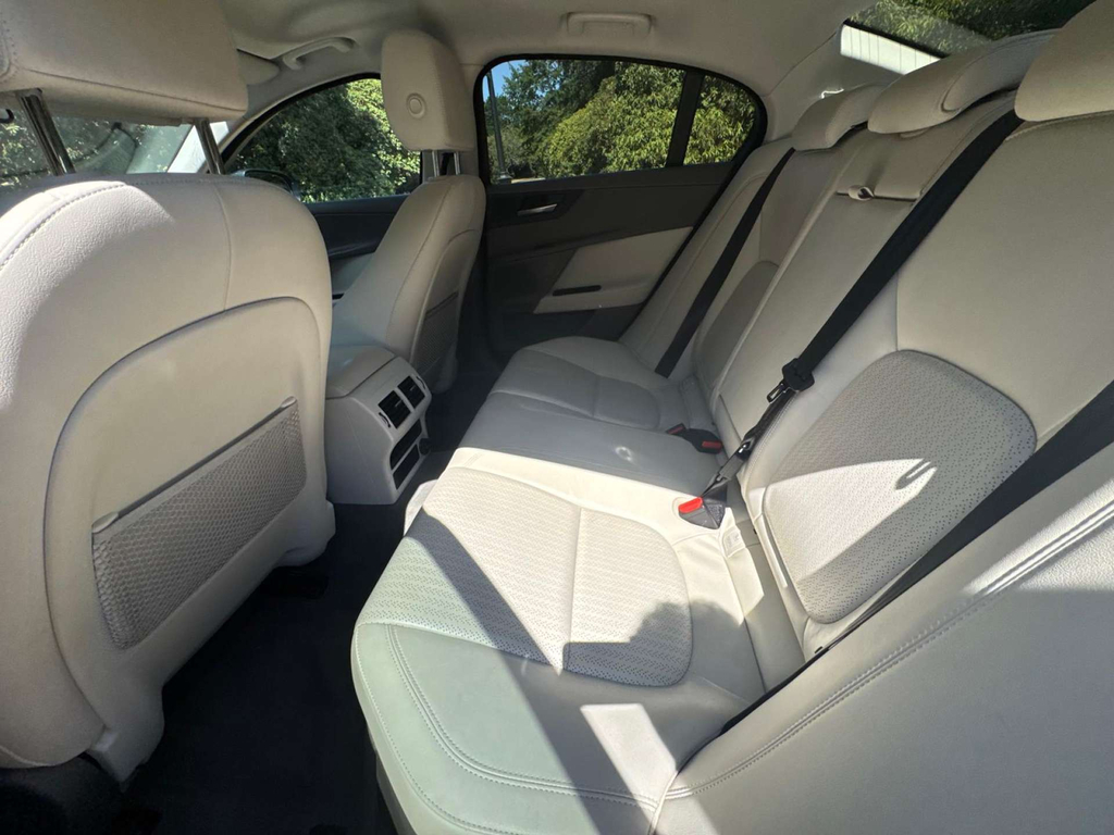 Jaguar XE 2.0D Portfolio Euro 6 Ss Green #19