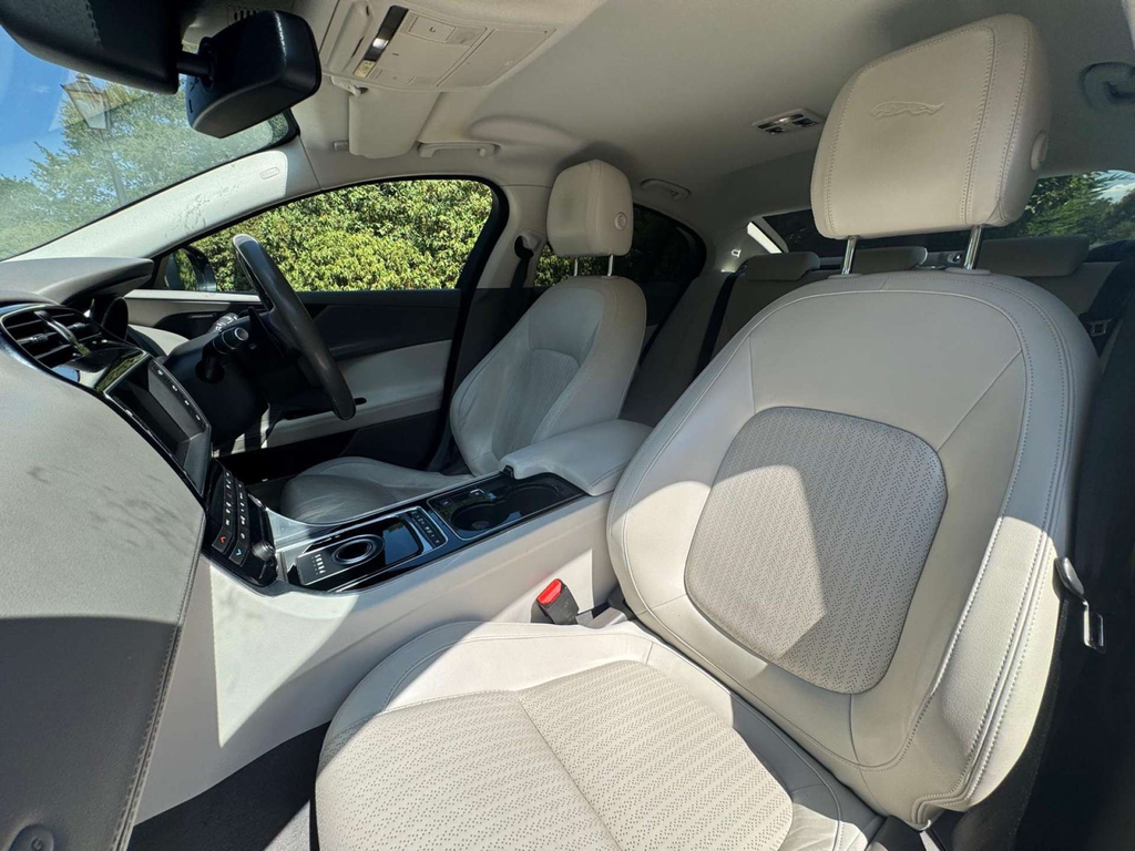 Jaguar XE 2.0D Portfolio Euro 6 Ss Green #13
