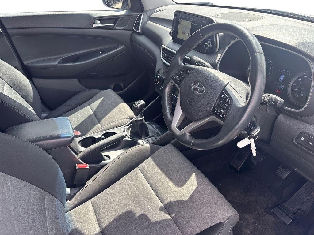 Hyundai Tucson 1.6 Gdi Se Nav Suv Euro 6 Ss DX20YWT White #5