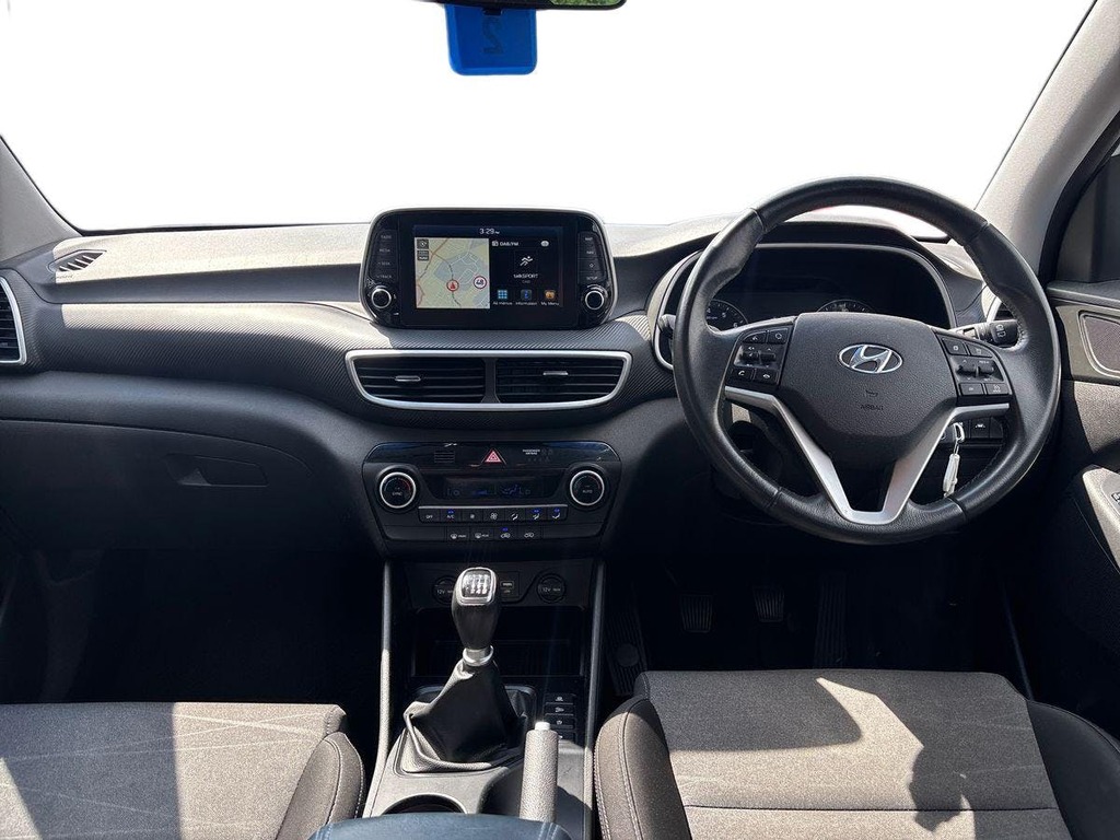 Hyundai Tucson 1.6 Gdi Se Nav Suv Euro 6 Ss DX20YWT White #6