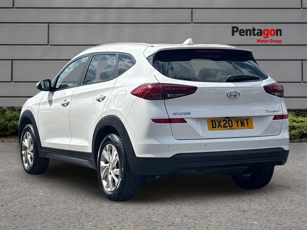 Hyundai Tucson 1.6 Gdi Se Nav Suv Euro 6 Ss DX20YWT White #2