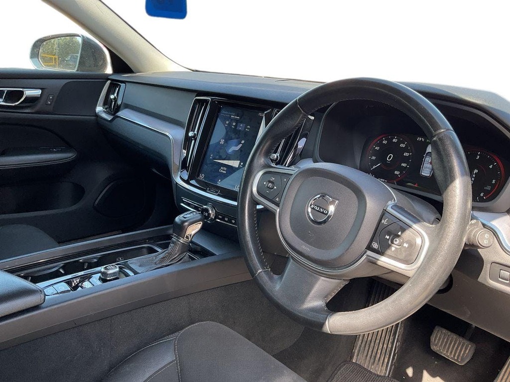 Volvo V60 2.0 D3 Momentum Estate Euro 6 Ss BX68RZL Blue #5