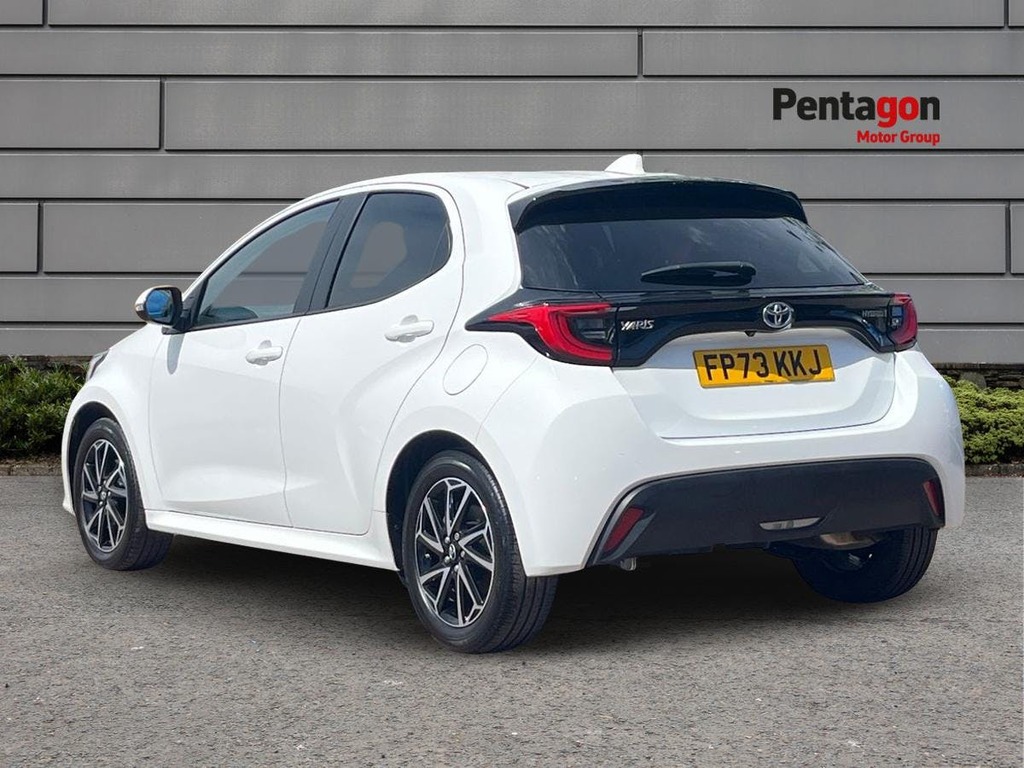 Toyota Yaris 1.5 Vvt H Design Hatchback Hybrid E Cvt FP73KKJ White #2