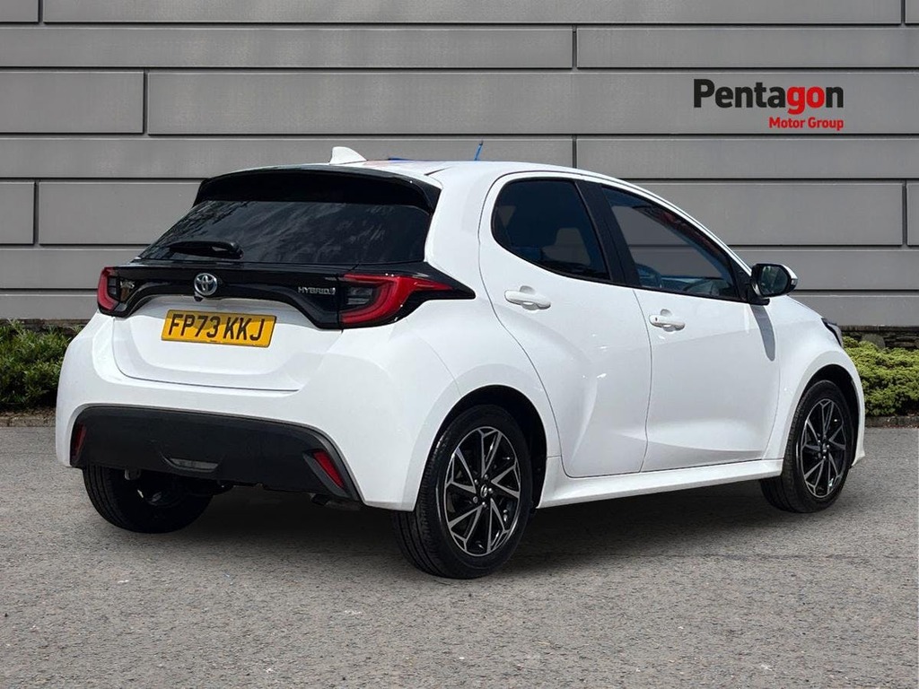 Toyota Yaris 1.5 Vvt H Design Hatchback Hybrid E Cvt FP73KKJ White #4