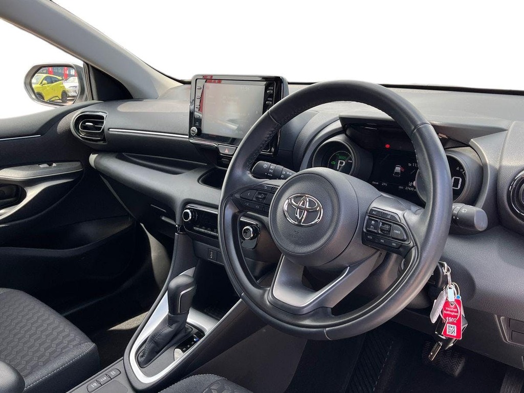 Toyota Yaris 1.5 Vvt H Design Hatchback Hybrid E Cvt FP73KKJ White #5