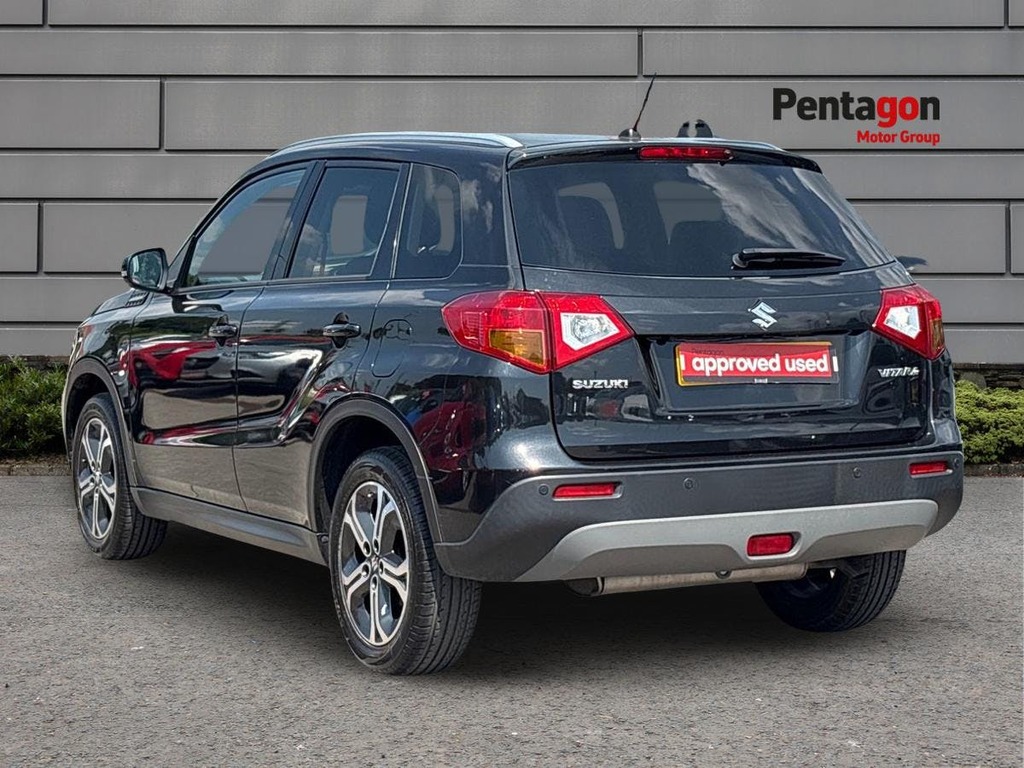 Suzuki Vitara 1.6 Sz5 Suv Euro 6 Ss 120 Ps CK67HWR Black #2